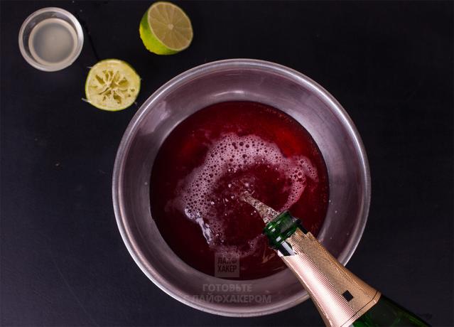 Pomegranate cocktail met champagne: mix ingrediënten