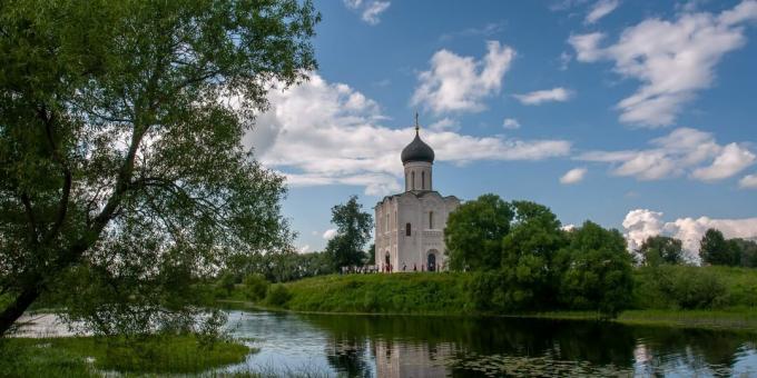 Bezienswaardigheden van Vladimir en de omgeving: het dorp Bogolyubovo en de kerk van de voorbede op de Nerl