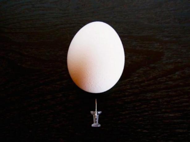 hoe je een ei koken, zodat het niet gekraakt