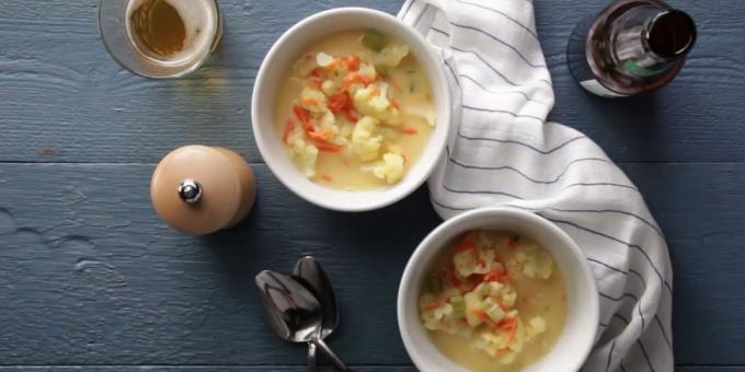 Kaas soep met bloemkool en bechamelsaus: een eenvoudig recept