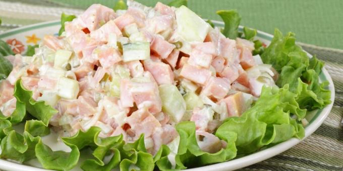 Salade met ham, selderij en ei