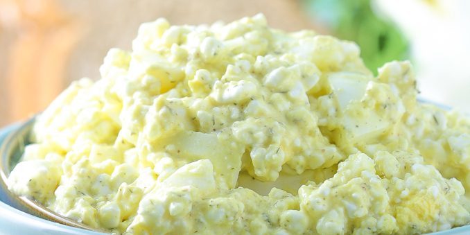 Salade met eieren en kaas