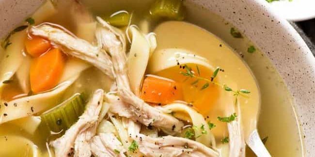 Selderij soep met kip en ei noedels