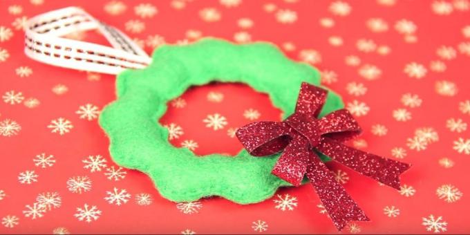 Kerstmis speelgoed met hun eigen handen: naaien en versieren speelgoed boog