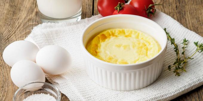 Kleuterschool-achtige omelet in de magnetron: een eenvoudig recept