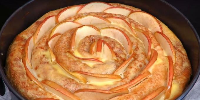 Recepten: Pannekoek cake met kwark en appel vulling