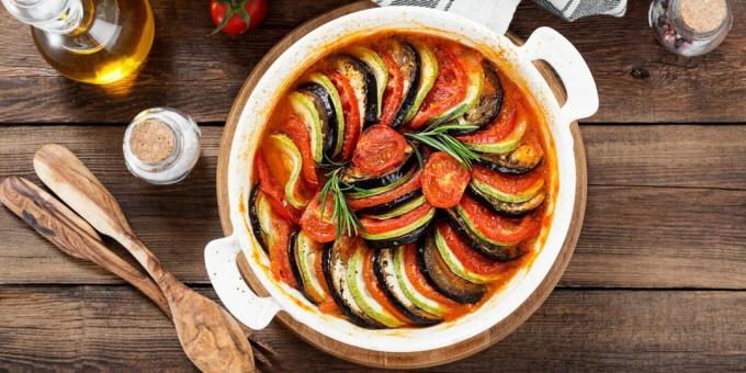 Ratatouille met wortel en tomatensaus