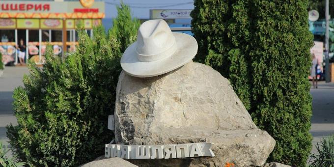 Attracties van Anapa: monument voor de Witte Hoed