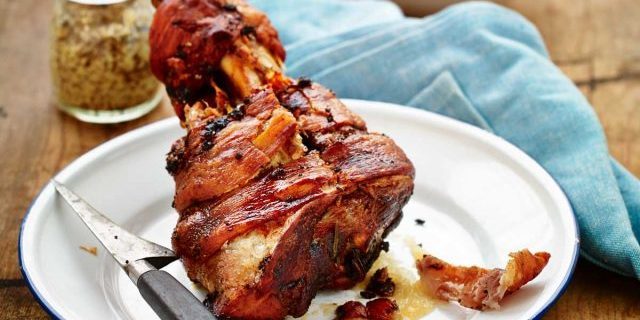 Varkensvlees in de oven: Pork knuckle "Shvaynhakse" Bavarian