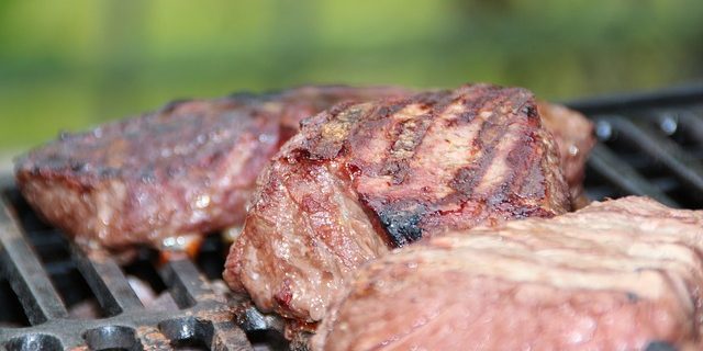 Recepten voor de grill: Biefstuk gemarineerd in sojasaus en ketchup