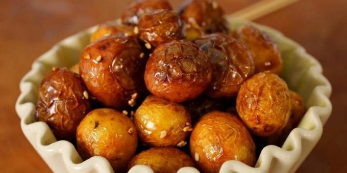 Recepten: Jonge aardappels in een glazuur van sojasaus, honing en knoflook
